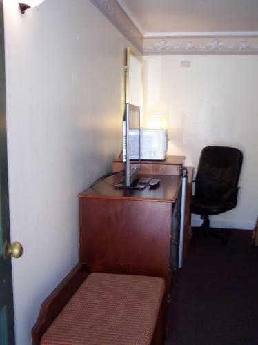Shore Hills Motel