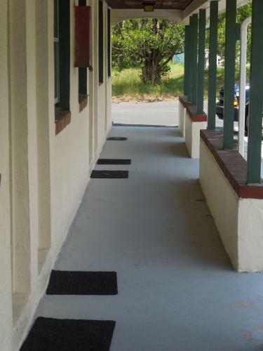 Shore Hills Motel