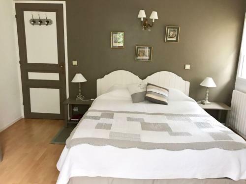 Hostal Guest House Maison Iratzean