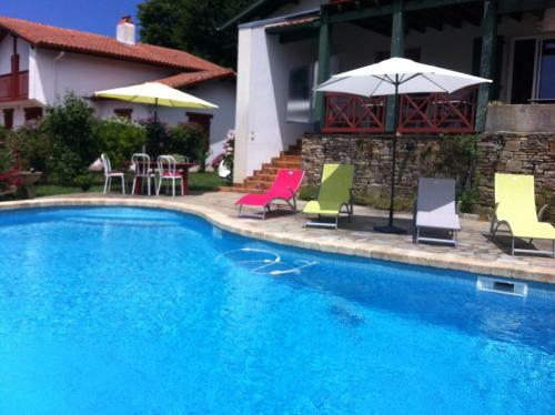 Hostal Guest House Maison Iratzean