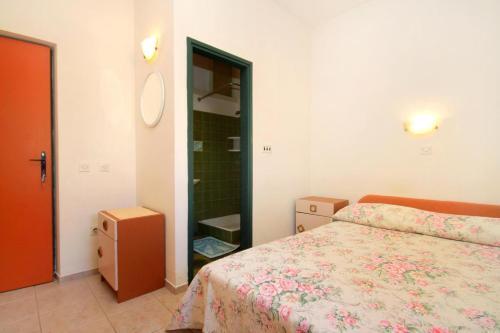 Apartments With A Parking Space Korcula - 9306