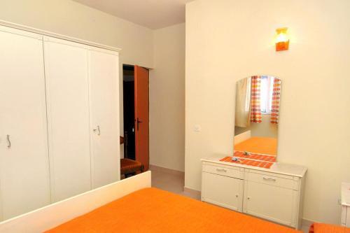 Apartments With A Parking Space Korcula - 9306