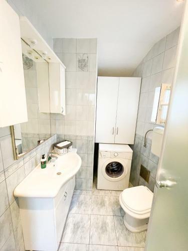 Central Apartment Ira
