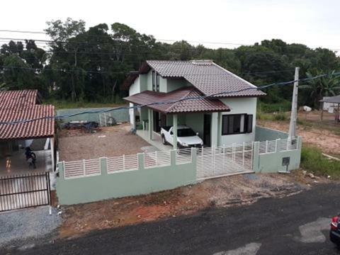 Casa Nova E Ampla Na Praia De Pi�arras