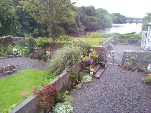 Bed & Breakfast Riverside House