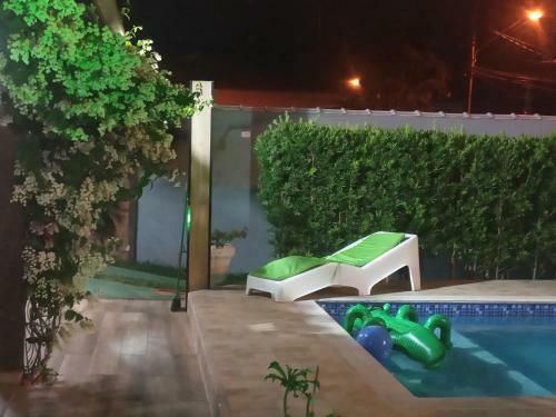Casa T�rrea Com Piscina � 100 Mts Da Praia