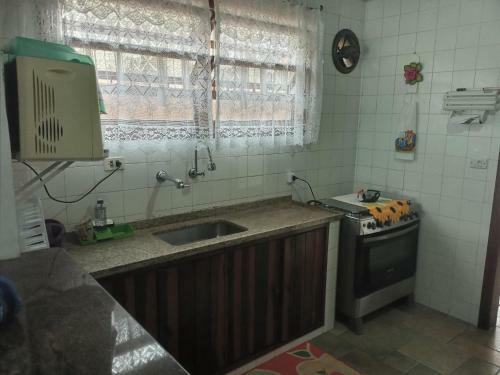 Casa T�rrea Com Piscina � 100 Mts Da Praia