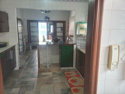 Casa T�rrea Com Piscina � 100 Mts Da Praia