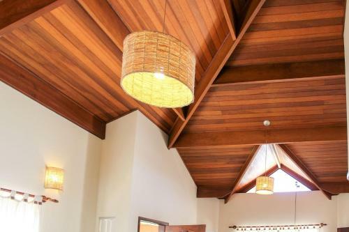 P002 - Casa Com 3 Dormit�rios Piscina E Churrasqueira