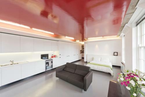 Central Designer Apartment With River Views