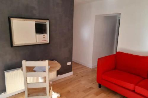 Modern 1 Bedroom Apartment In Trendy Portabello