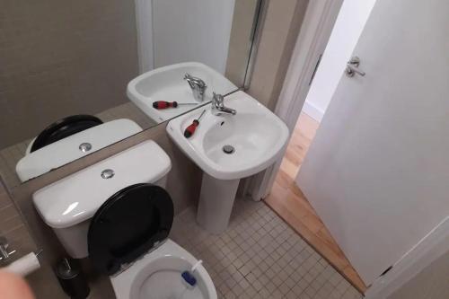 Modern 1 Bedroom Apartment In Trendy Portabello