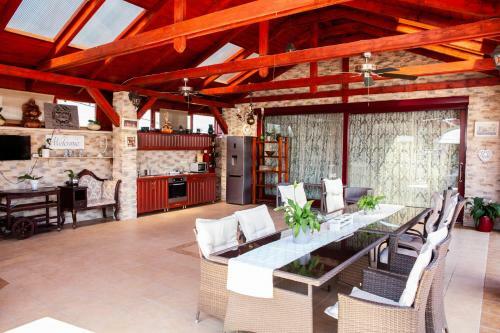 Hostal Barackos Wellness Villa F�t