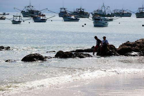 Curta Praia De Arma��o - Casa Girassol