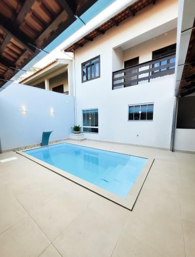 Resid�ncia White House - Casa De Piscina Em Penha.