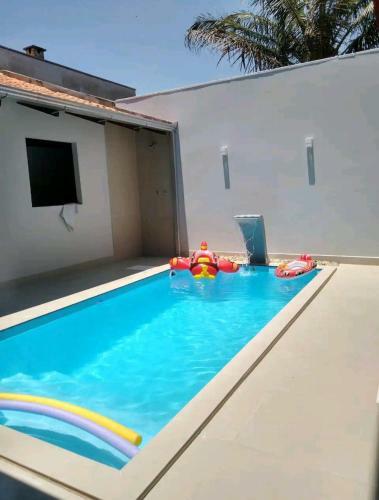 Resid�ncia White House - Casa De Piscina Em Penha.