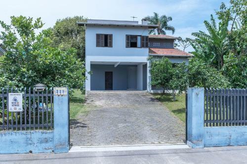 Casa Perto Da Praia Do Cascalho E Do Beto Carrero