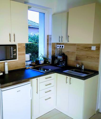 �rval�nyhaj Home Apartman