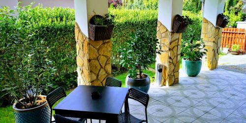 �rval�nyhaj Home Apartman