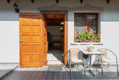 Hostal Nyugalom Apartman Hercegk�t