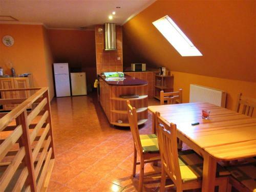 Kutyabar�t Medenc�s Apartman Gyenesdi�son