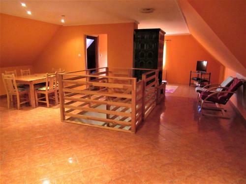 Kutyabar�t Medenc�s Apartman Gyenesdi�son