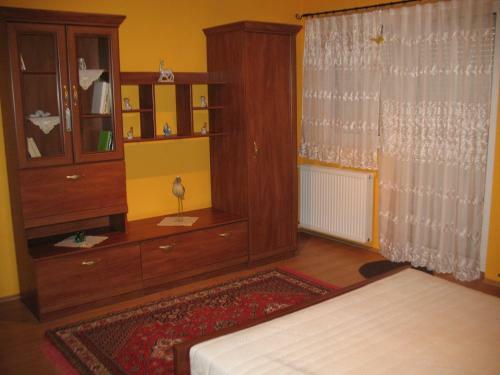 Kutyabar�t Medenc�s Apartman Gyenesdi�son
