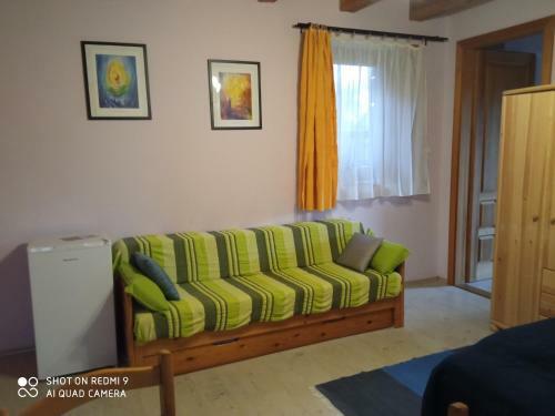 Apartman Egy Makovecz Imre Tervezte H�zban
