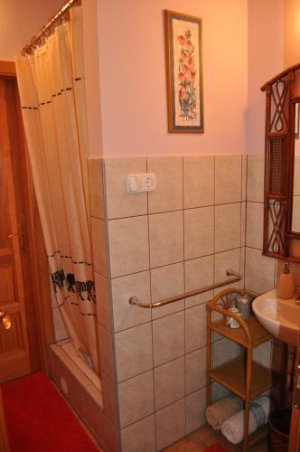 Apartman Egy Makovecz Imre Tervezte H�zban