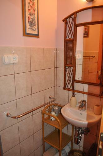 Apartman Egy Makovecz Imre Tervezte H�zban