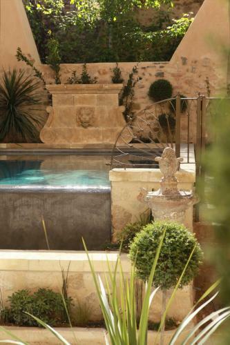 Hostal Les Remparts