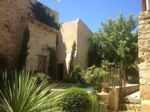 Hostal Les Remparts