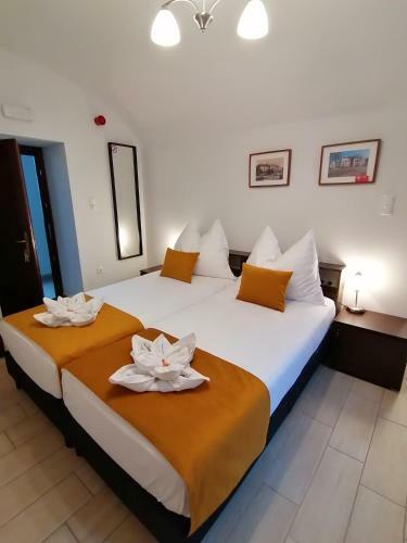 River Apartmanh�z