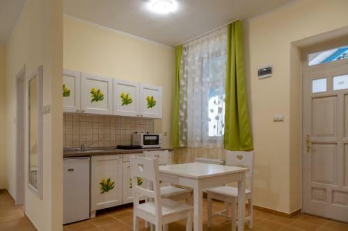 Hostal Balzsam Apartmanh�z