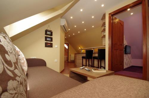 M�ty�s Apartmanh�z