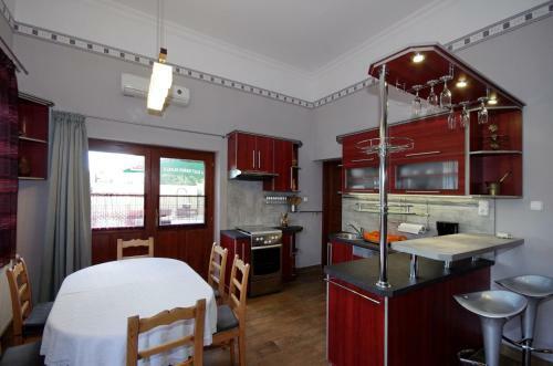 M�ty�s Apartmanh�z