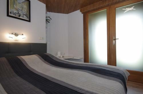 M�ty�s Apartmanh�z