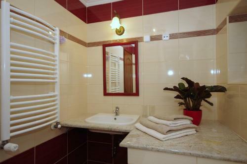 M�ty�s Apartmanh�z