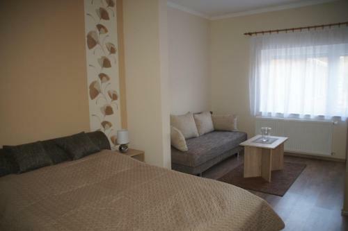 Hostal Pacsirta Apartman