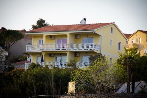 Apartamentos Janja