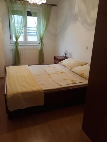 Apartments With A Parking Space Krk - 5364