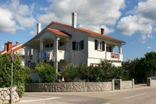 Apartments With A Parking Space Krk - 5364