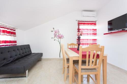 Apartments With Pool Ivana Krk
