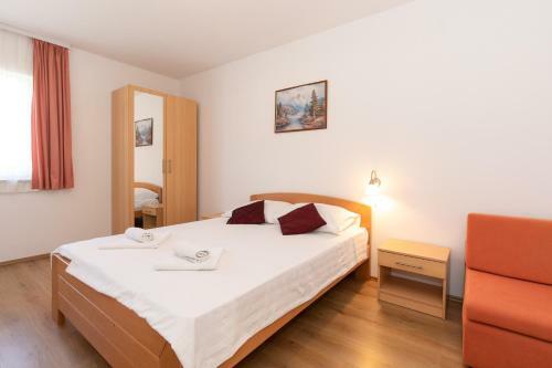 Apartments With Pool Ivana Krk