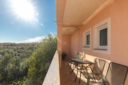 Apartments With Pool Ivana Krk