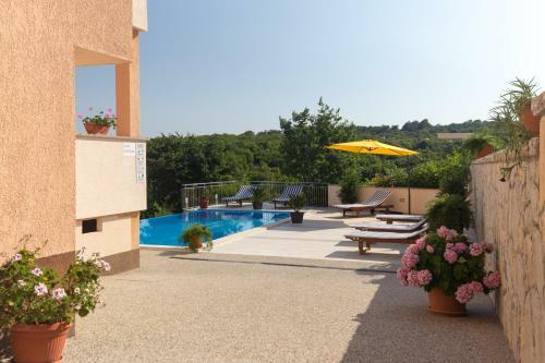 Apartments With Pool Ivana Krk