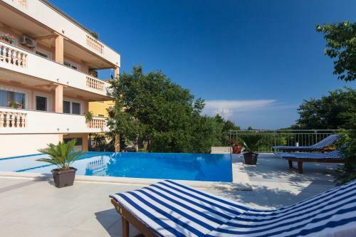 Apartments With Pool Ivana Krk