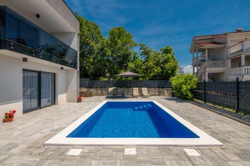 Apartments Villa "aurea" With Pool