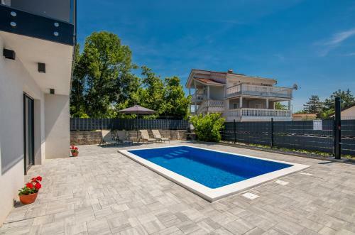 Apartments Villa "aurea" With Pool