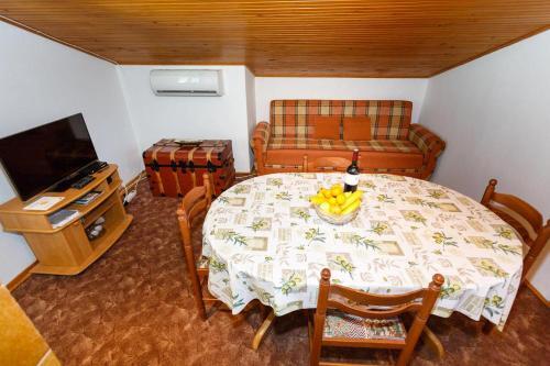 Apartments With A Parking Space Krk - 18446